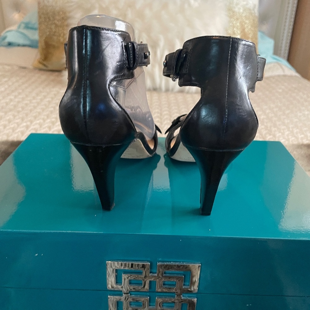 Via Spiga Black Leather T-Strap Edgy Ankle Strap Heels Size 7M - Picture 4 of 11